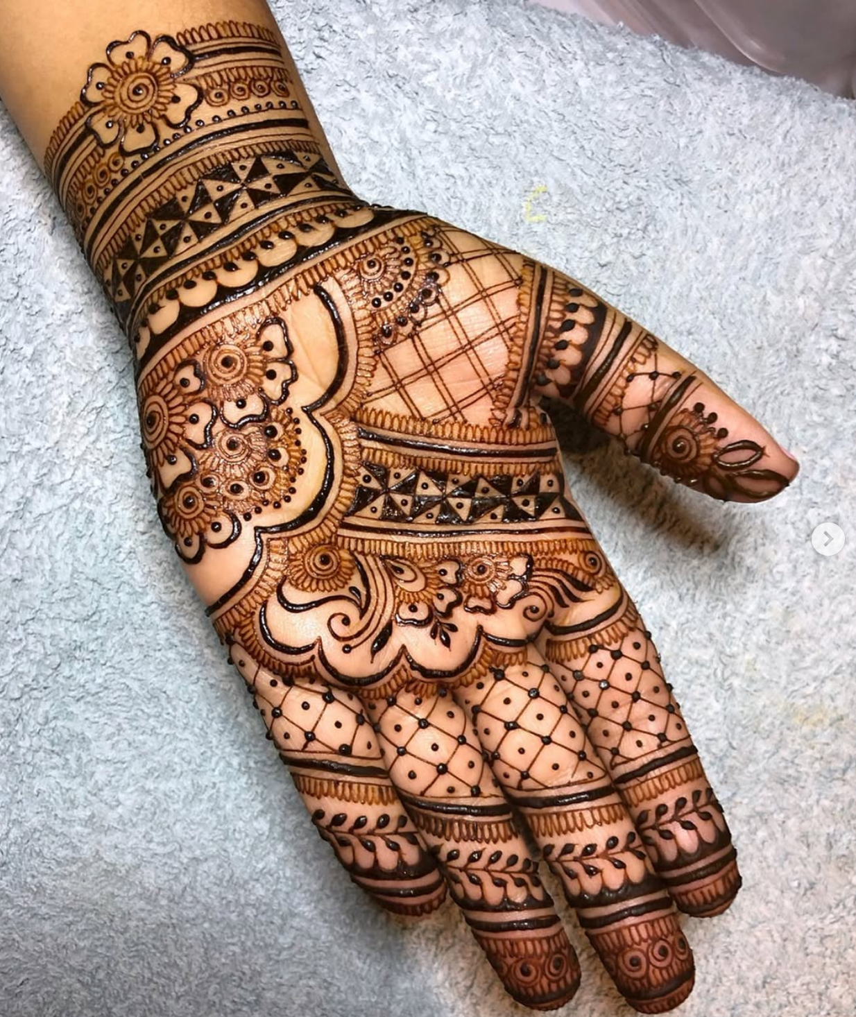 Monica Mehndi wedding supplier image