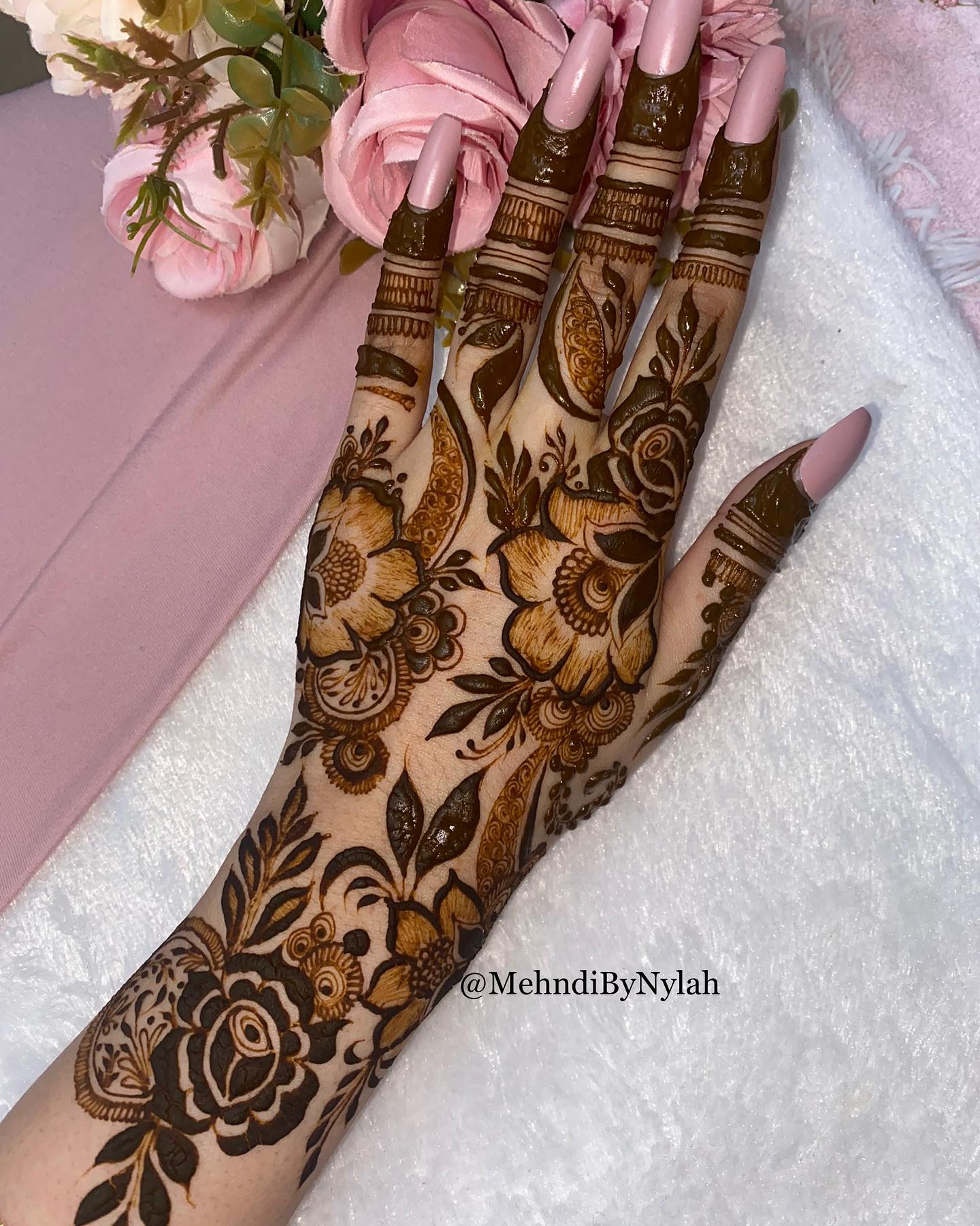 Mehndi by Nylah wedding supplier image